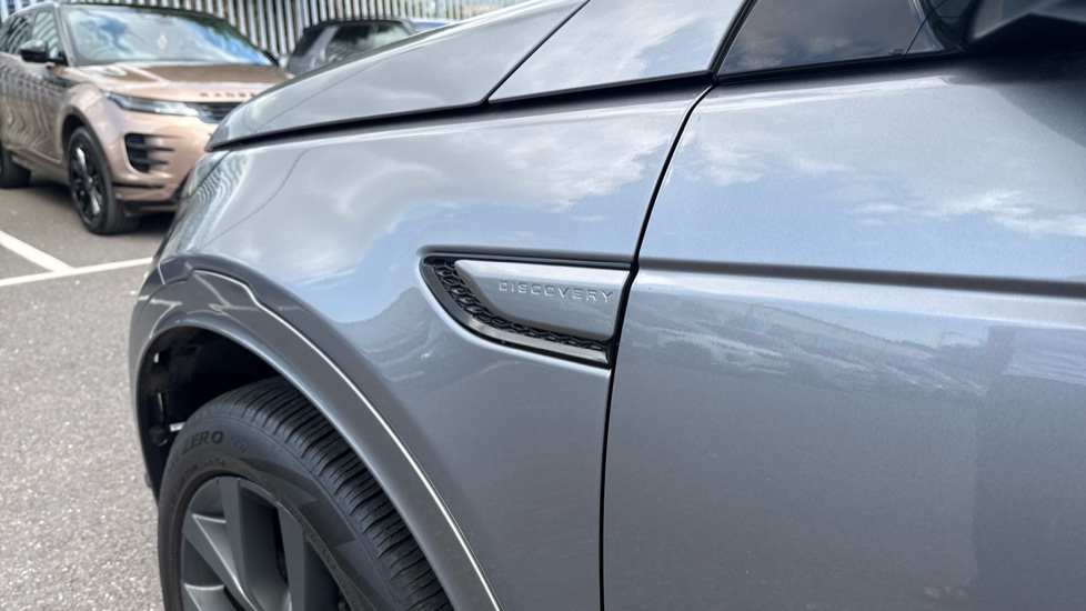Land Rover Discovery Sport 2.0 D200 R-Dynamic SE 5dr Auto Diesel Station Wagon - Image 20