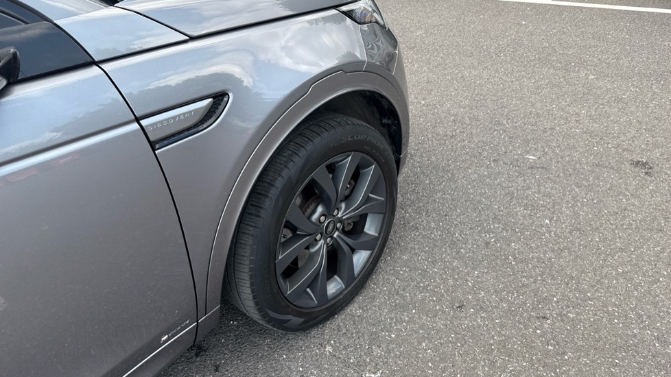 Land Rover Discovery Sport 2.0 D200 R-Dynamic SE 5dr Auto Diesel Station Wagon - Image 22