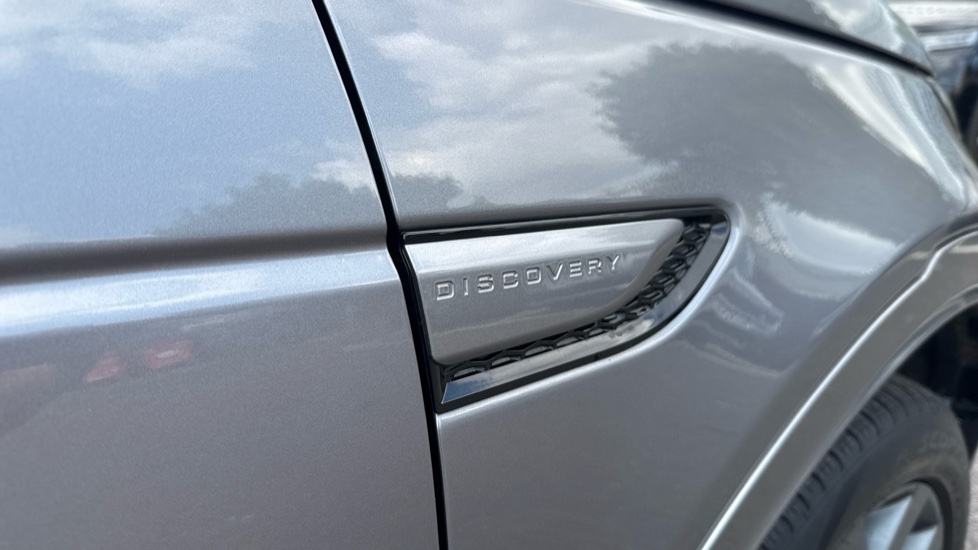 Land Rover Discovery Sport 2.0 D200 R-Dynamic SE 5dr Auto Diesel Station Wagon - Image 24