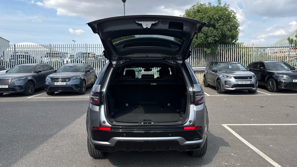 Land Rover Discovery Sport 2.0 D200 R-Dynamic SE 5dr Auto Diesel Station Wagon - Image 27