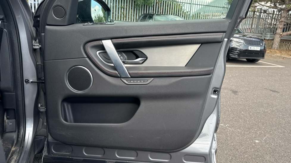 Land Rover Discovery Sport 2.0 D200 R-Dynamic SE 5dr Auto Diesel Station Wagon - Image 29