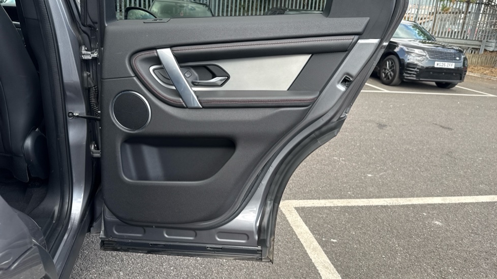 Land Rover Discovery Sport 2.0 D200 R-Dynamic SE 5dr Auto Diesel Station Wagon - Image 33