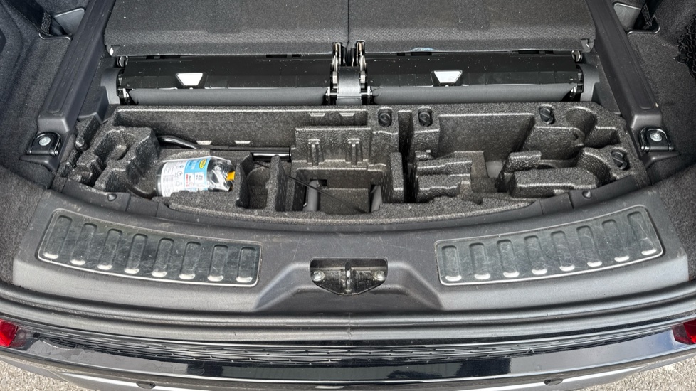 Land Rover Discovery Sport 2.0 D200 R-Dynamic SE 5dr Auto Diesel Station Wagon - Image 35