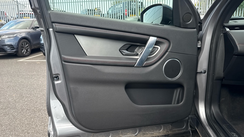 Land Rover Discovery Sport 2.0 D200 R-Dynamic SE 5dr Auto Diesel Station Wagon - Image 38
