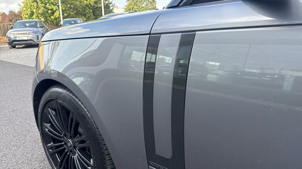 Land Rover Range Rover 3.0 D350 Autobiography 4dr Auto Diesel Estate - Image 20