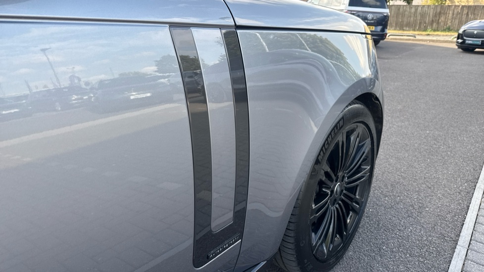Land Rover Range Rover 3.0 D350 Autobiography 4dr Auto Diesel Estate - Image 24
