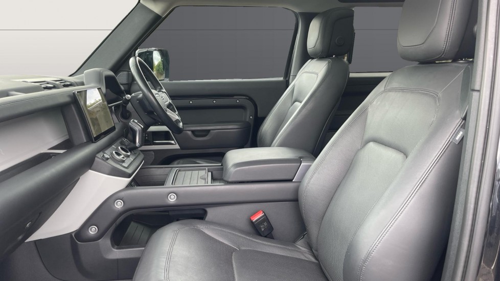 Land Rover Defender 3.0 D250 HSE 90 3dr Auto Diesel Estate - Image 3