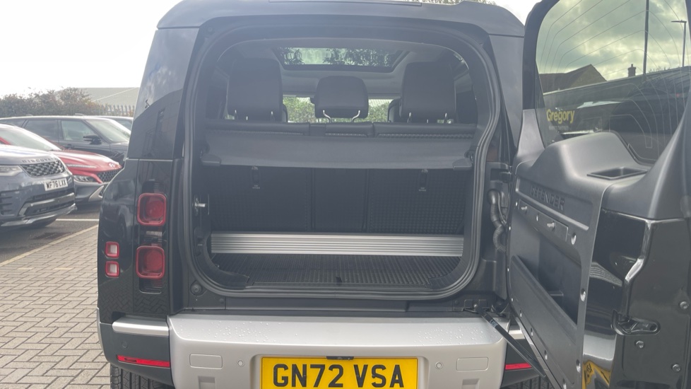 Land Rover Defender 3.0 D250 HSE 90 3dr Auto Diesel Estate - Image 10