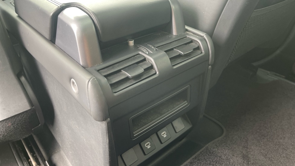 Land Rover Defender 3.0 D250 HSE 90 3dr Auto Diesel Estate - Image 18