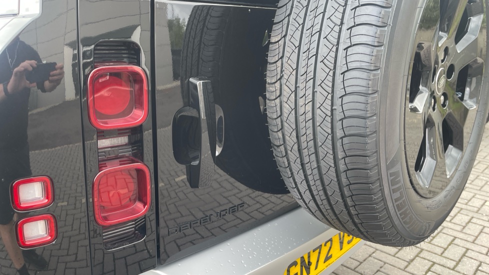Land Rover Defender 3.0 D250 HSE 90 3dr Auto Diesel Estate - Image 19
