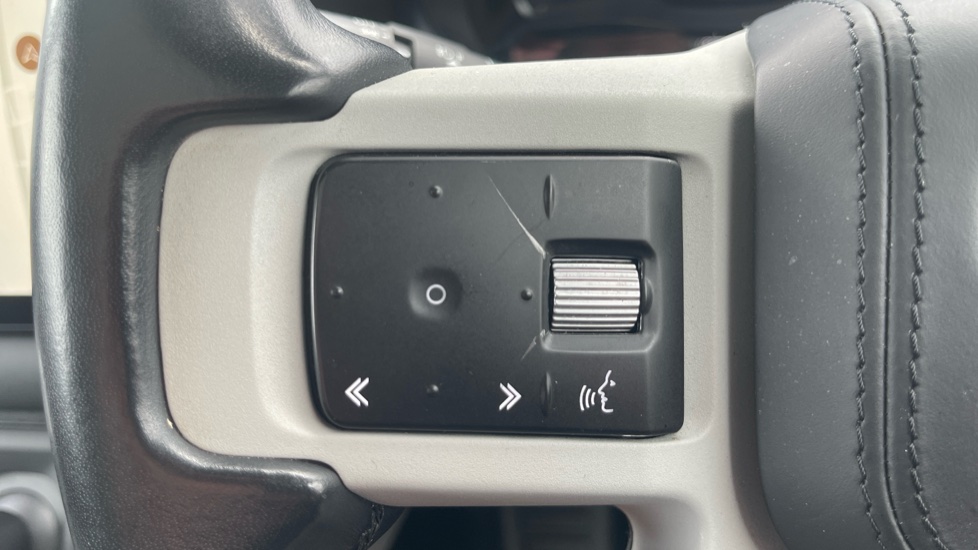 Land Rover Defender 3.0 D250 HSE 90 3dr Auto Diesel Estate - Image 20