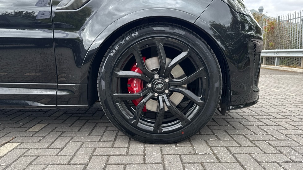 Land Rover Range Rover Sport 5.0 P575 S/C SVR Carbon Edition 5dr Auto Petrol Estate - Image 8