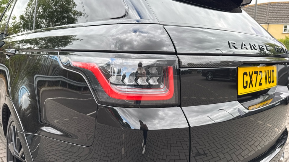 Land Rover Range Rover Sport 5.0 P575 S/C SVR Carbon Edition 5dr Auto Petrol Estate - Image 19