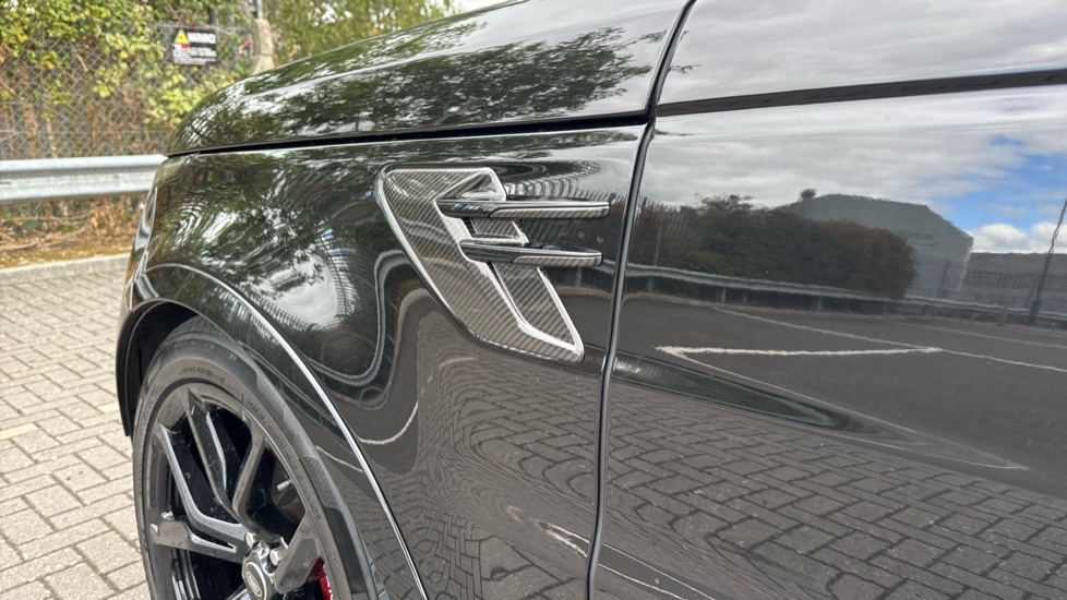 Land Rover Range Rover Sport 5.0 P575 S/C SVR Carbon Edition 5dr Auto Petrol Estate - Image 20