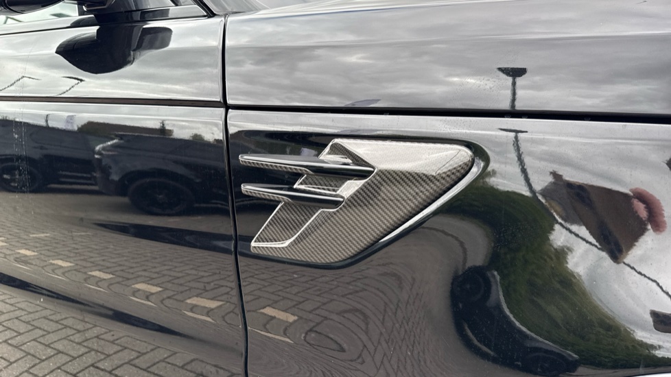 Land Rover Range Rover Sport 5.0 P575 S/C SVR Carbon Edition 5dr Auto Petrol Estate - Image 22