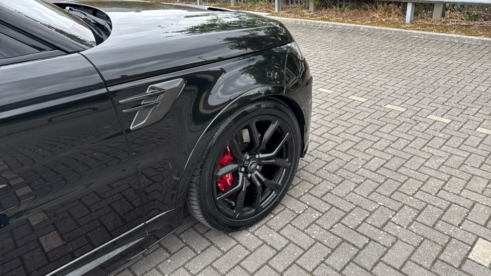 Land Rover Range Rover Sport 5.0 P575 S/C SVR Carbon Edition 5dr Auto Petrol Estate - Image 24