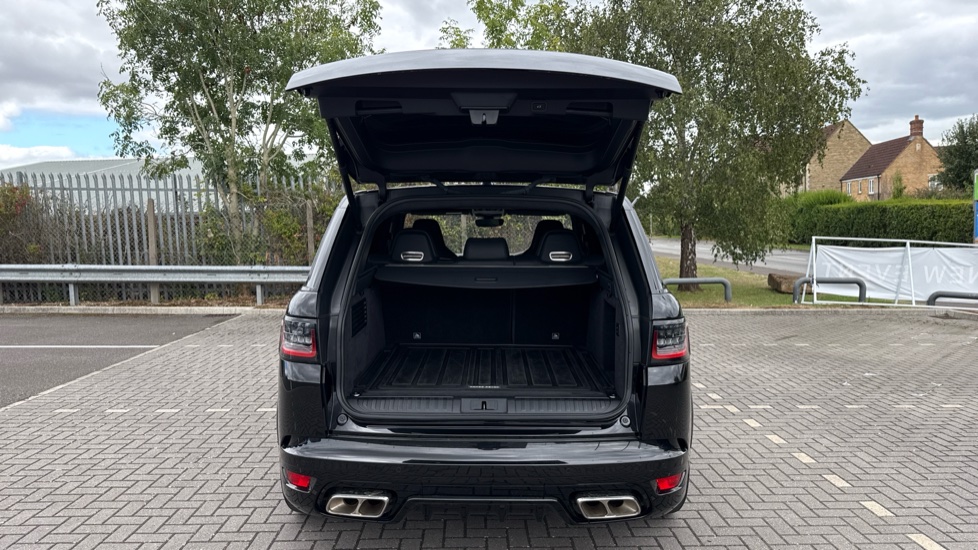 Land Rover Range Rover Sport 5.0 P575 S/C SVR Carbon Edition 5dr Auto Petrol Estate - Image 27