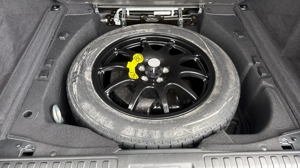 Land Rover Range Rover Sport 5.0 P575 S/C SVR Carbon Edition 5dr Auto Petrol Estate - Image 38