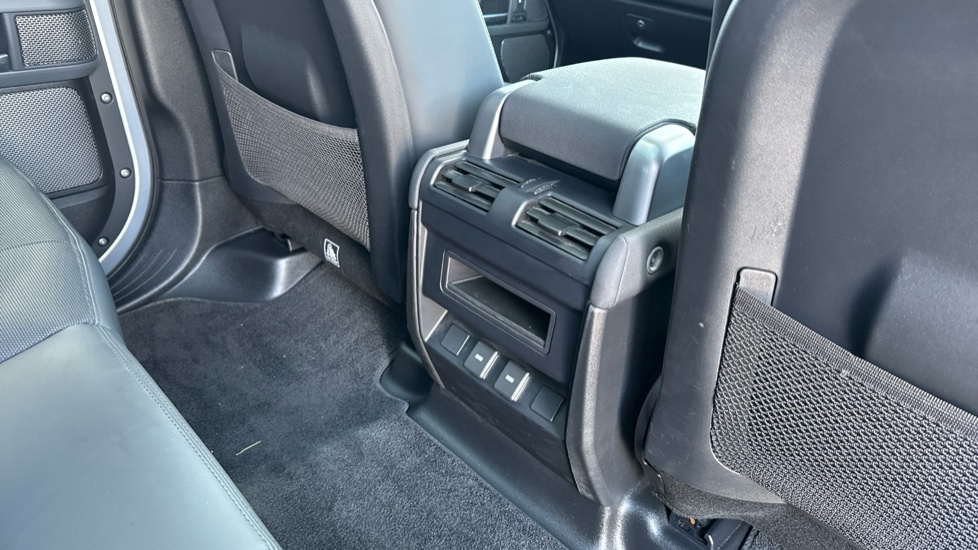Land Rover Defender 2.0 P400e X-Dynamic HSE 110 5dr Auto Estate - Image 18