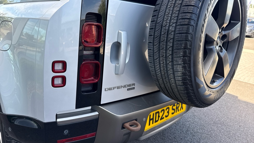 Land Rover Defender 2.0 P400e X-Dynamic HSE 110 5dr Auto Estate - Image 19
