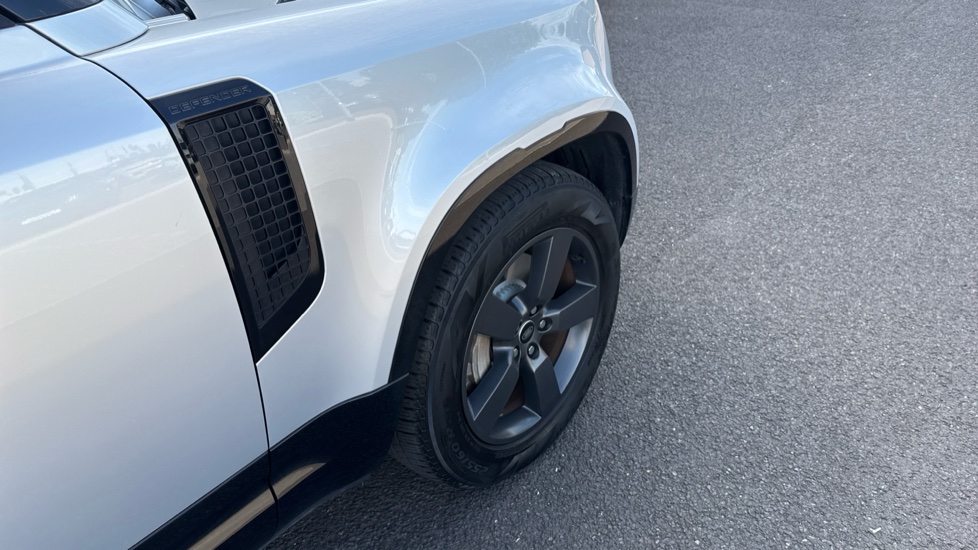 Land Rover Defender 2.0 P400e X-Dynamic HSE 110 5dr Auto Estate - Image 22