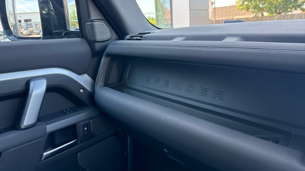 Land Rover Defender 2.0 P400e X-Dynamic HSE 110 5dr Auto Estate - Image 26