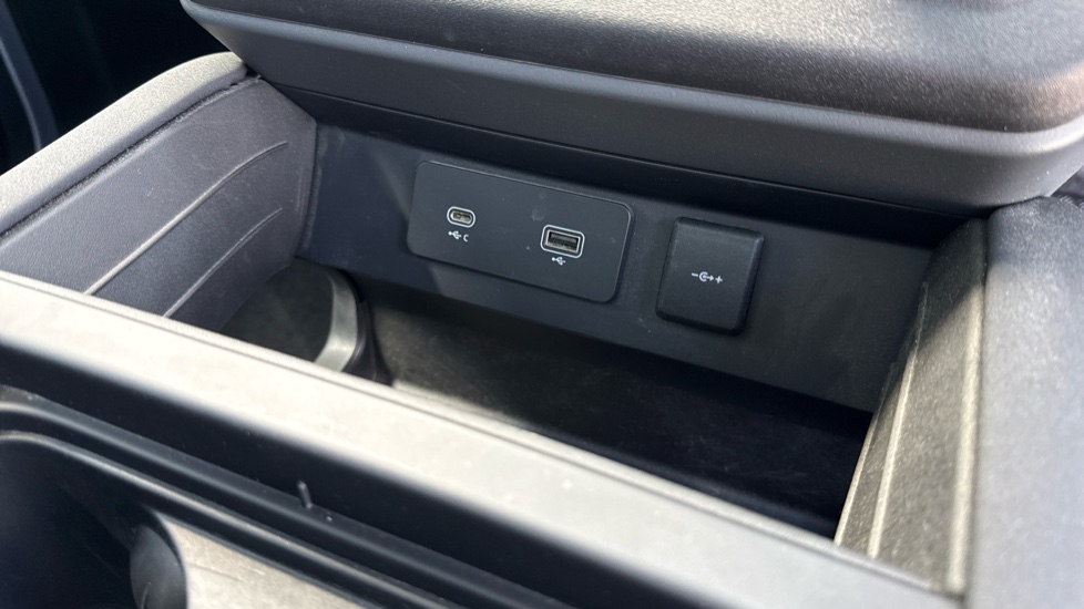 Land Rover Defender 2.0 P400e X-Dynamic HSE 110 5dr Auto Estate - Image 32