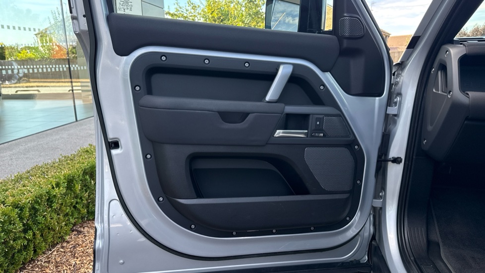 Land Rover Defender 2.0 P400e X-Dynamic HSE 110 5dr Auto Estate - Image 39