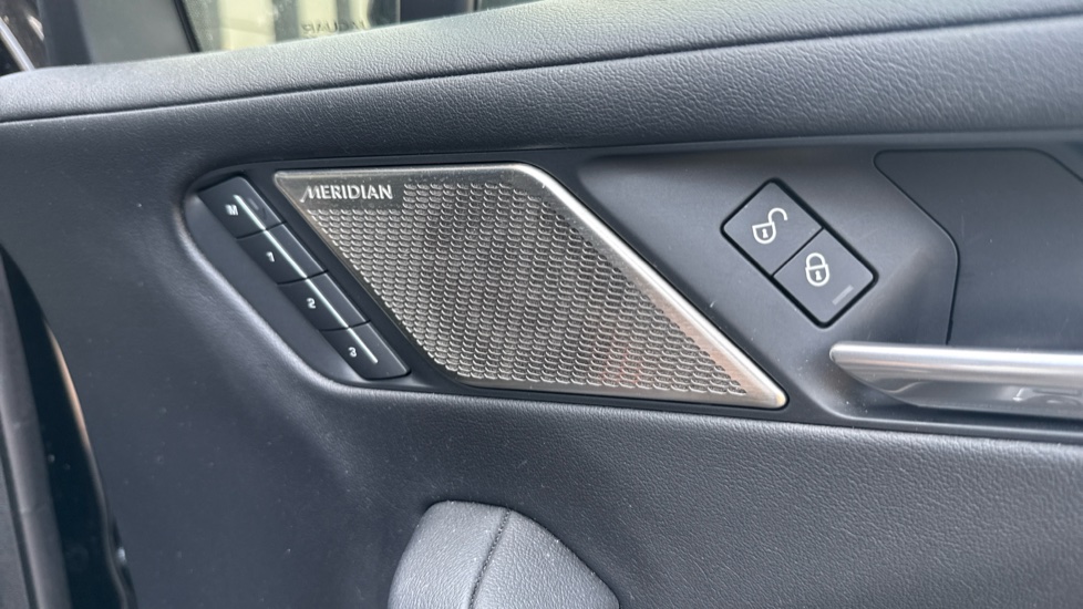 Jaguar I-Pace 294kW EV400 SE 90kWh 5dr Auto Electric Estate - Image 33