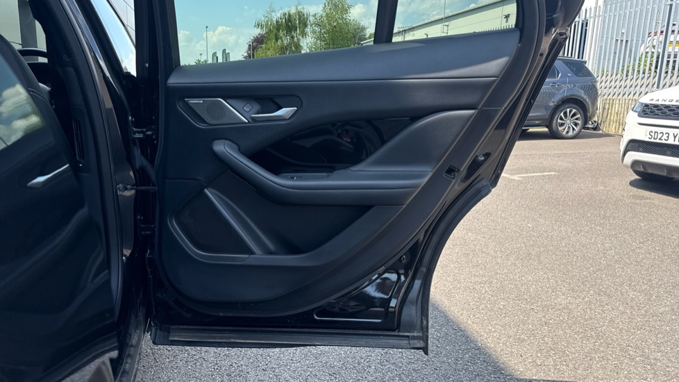 Jaguar I-Pace 294kW EV400 SE 90kWh 5dr Auto Electric Estate - Image 34