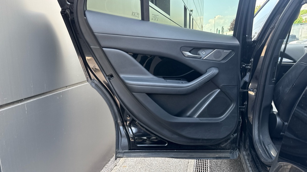 Jaguar I-Pace 294kW EV400 SE 90kWh 5dr Auto Electric Estate - Image 36