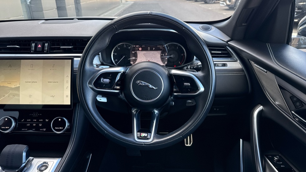 Jaguar F-Pace 2.0 D200 R-Dynamic SE 5dr Auto AWD Diesel Estate - Image 15