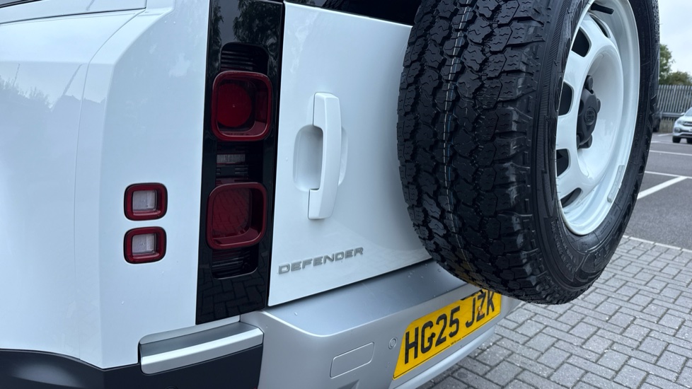 Land Rover Defender 90 Diesel 3.0 D250 Hard Top S Auto [3 Seat] - Image 19