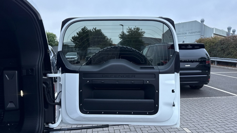 Land Rover Defender 90 Diesel 3.0 D250 Hard Top S Auto [3 Seat] - Image 27