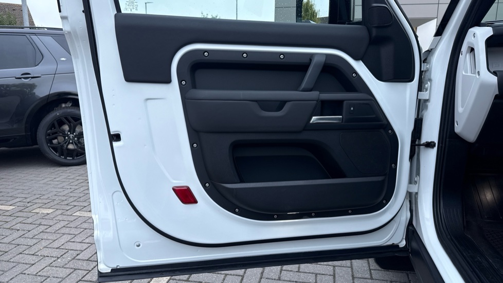 Land Rover Defender 90 Diesel 3.0 D250 Hard Top S Auto [3 Seat] - Image 38