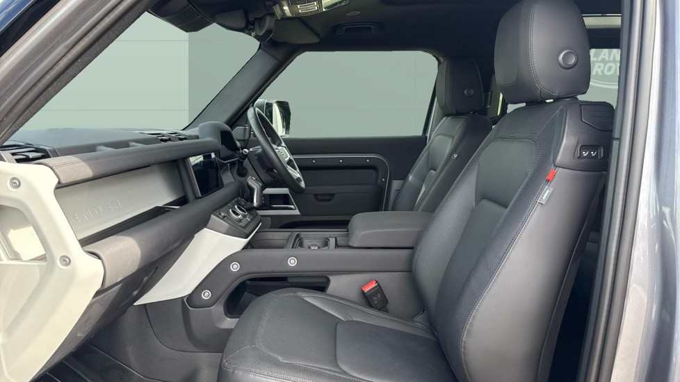 Land Rover Defender 3.0 D250 X-Dynamic SE 90 3dr Auto Diesel Estate - Image 3