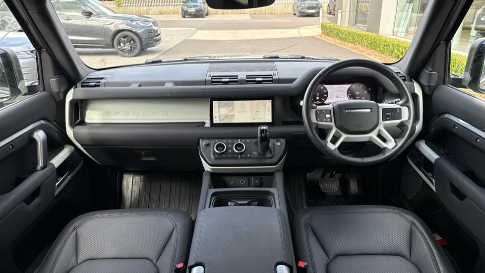 Land Rover Defender 3.0 D250 X-Dynamic SE 90 3dr Auto Diesel Estate - Image 9