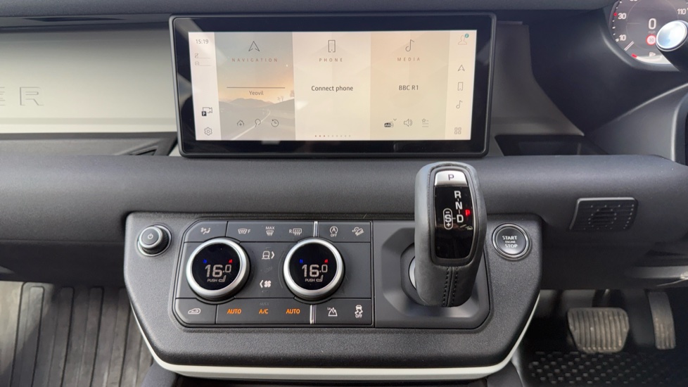 Land Rover Defender 3.0 D250 X-Dynamic SE 90 3dr Auto Diesel Estate - Image 14