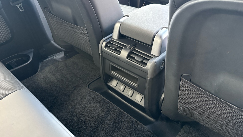 Land Rover Defender 3.0 D250 X-Dynamic SE 90 3dr Auto Diesel Estate - Image 18