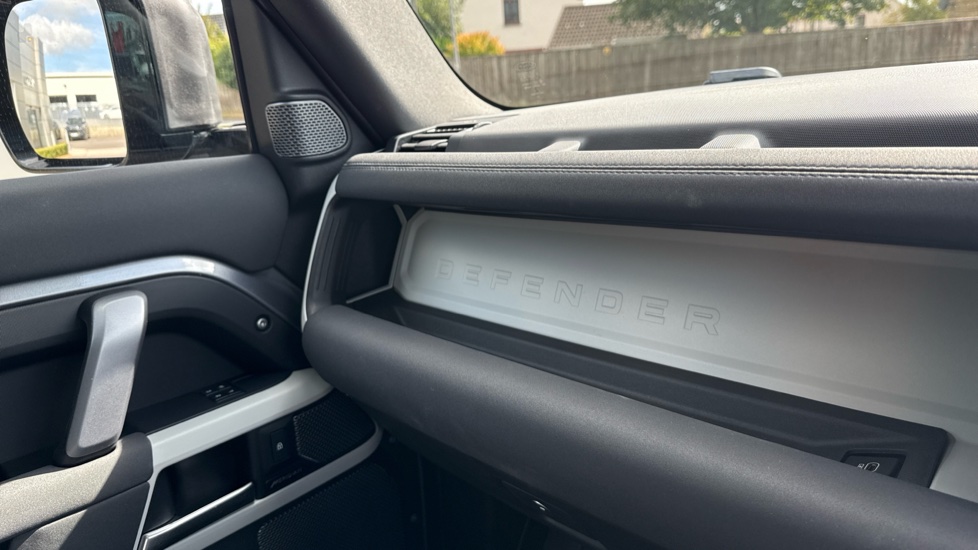 Land Rover Defender 3.0 D250 X-Dynamic SE 90 3dr Auto Diesel Estate - Image 26