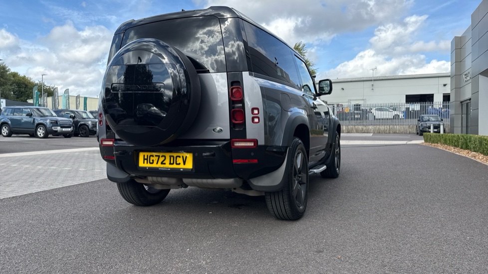 Land Rover Defender 3.0 D250 X-Dynamic SE 90 3dr Auto Diesel Estate - Image 38