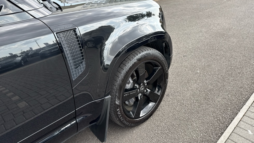Land Rover Defender 110 Diesel 3.0 D300 Hard Top X-Dynamic HSE Auto - Image 22