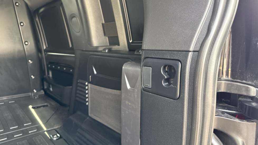 Land Rover Defender 110 Diesel 3.0 D300 Hard Top X-Dynamic HSE Auto - Image 28