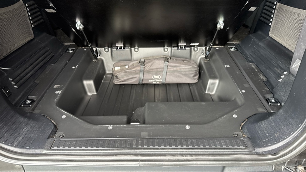 Land Rover Defender 110 Diesel 3.0 D300 Hard Top X-Dynamic HSE Auto - Image 37