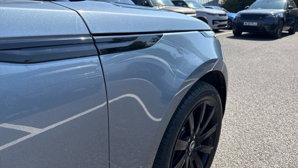 Land Rover Range Rover Velar 2.0 D180 R-Dynamic SE 5dr Auto Diesel Estate - Image 24
