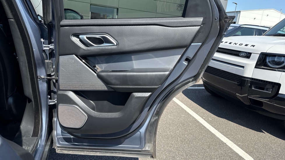 Land Rover Range Rover Velar 2.0 D180 R-Dynamic SE 5dr Auto Diesel Estate - Image 32