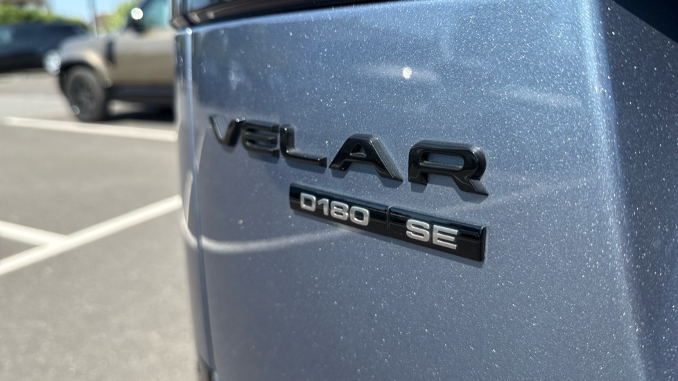 Land Rover Range Rover Velar 2.0 D180 R-Dynamic SE 5dr Auto Diesel Estate - Image 33