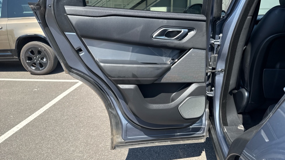 Land Rover Range Rover Velar 2.0 D180 R-Dynamic SE 5dr Auto Diesel Estate - Image 35