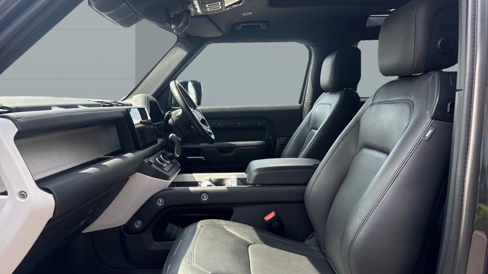 Land Rover Defender 3.0 D250 X-Dynamic HSE 90 3dr Auto Diesel Estate - Image 3