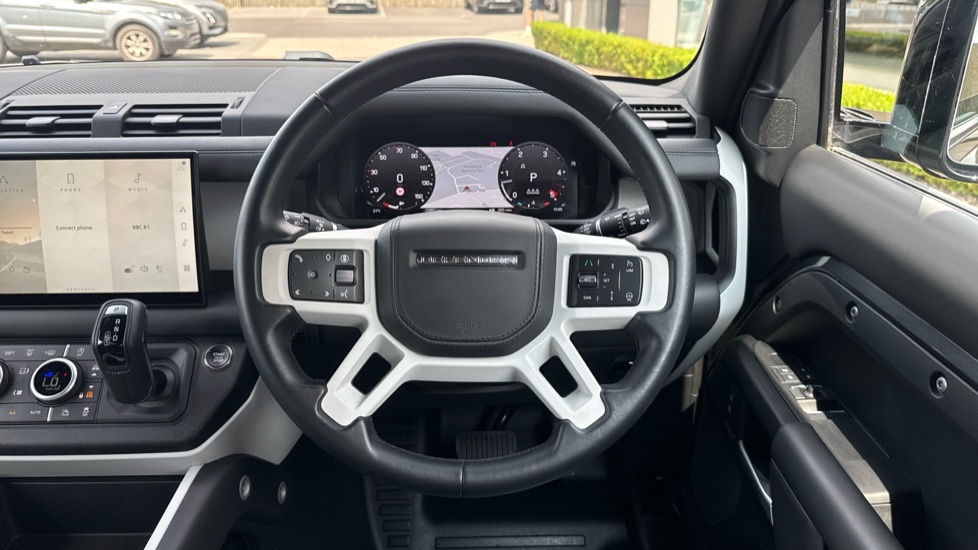 Land Rover Defender 3.0 D250 X-Dynamic HSE 90 3dr Auto Diesel Estate - Image 15